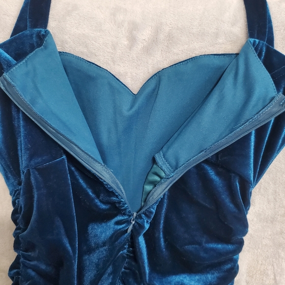 Women's Velvet Evening Dress - Picture 3 of 6